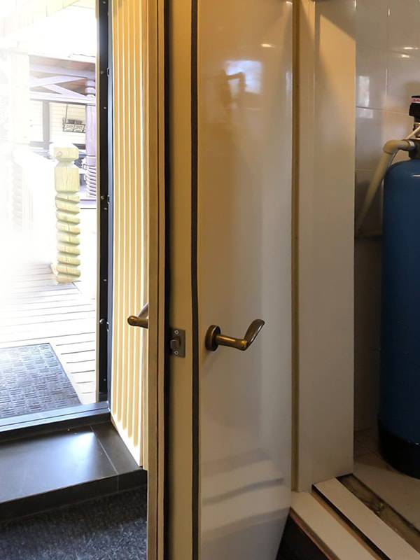 Дверь в техническое помещение