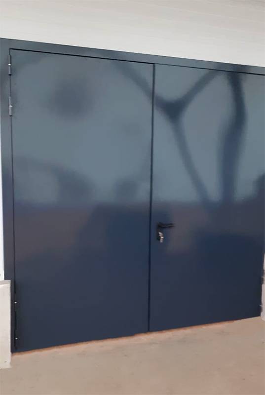 Двупольная дверь, вид спереди (склад, шоссе Энтузиастов, 4)