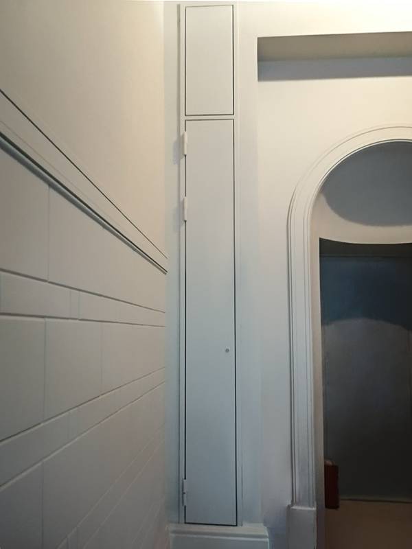 Нестандартная дверь в нише стены