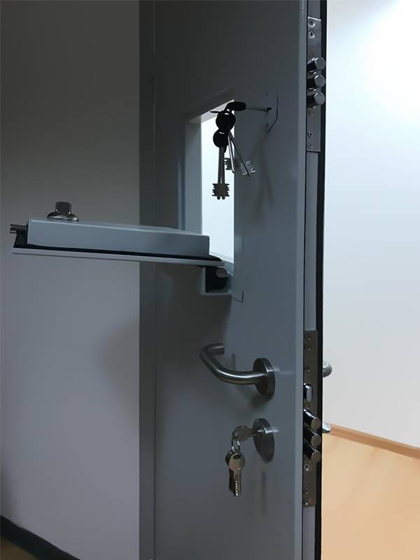 Стальная дверь для кассы (офисы, ул. Очаковская, 47а)