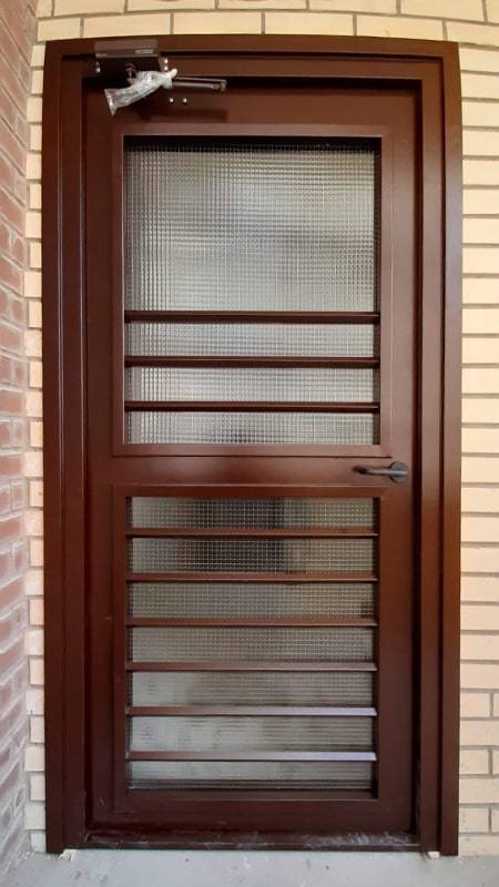 Установка остекленной двери в Красногорске